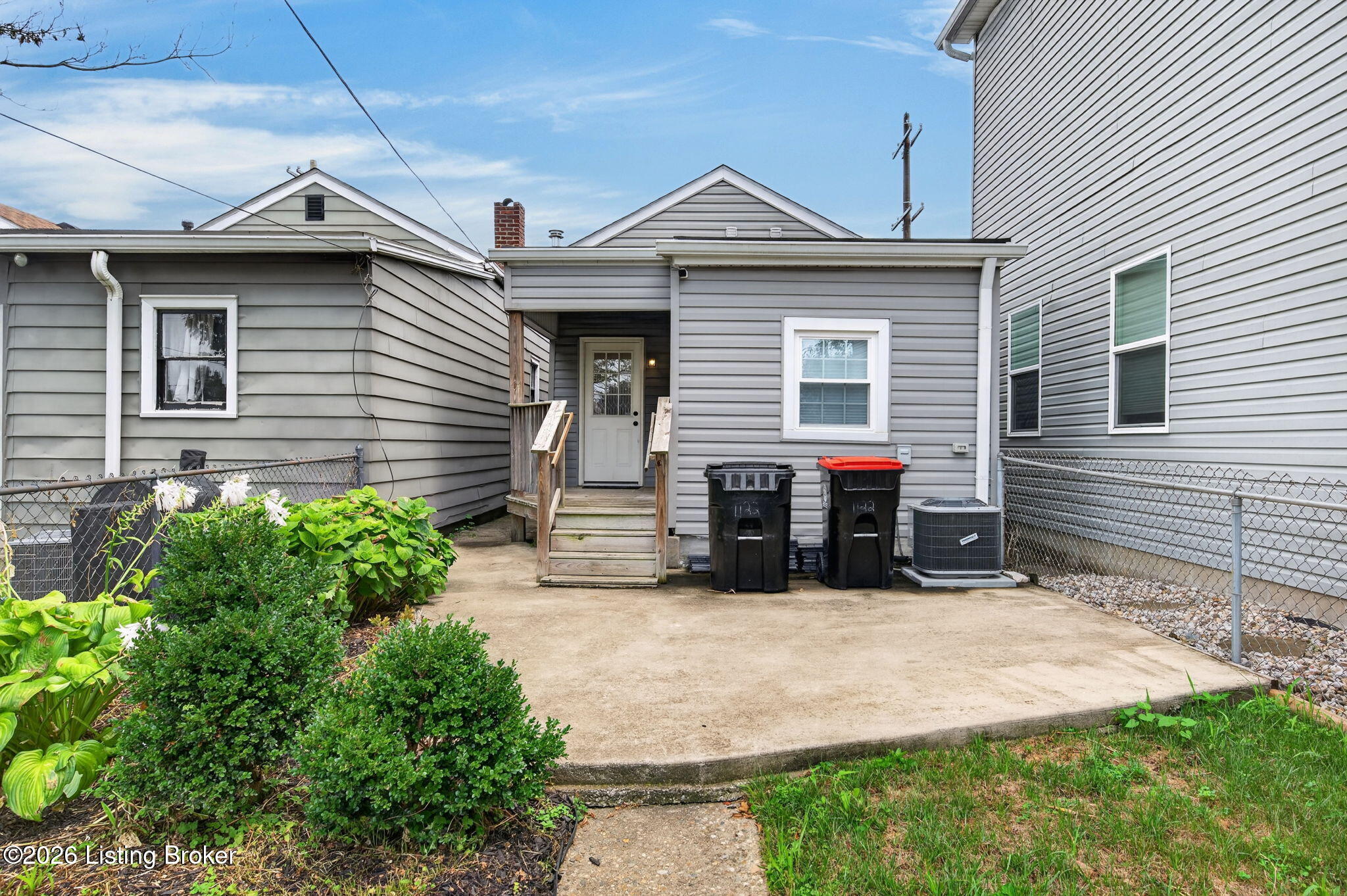 1122 E Burnett Ave