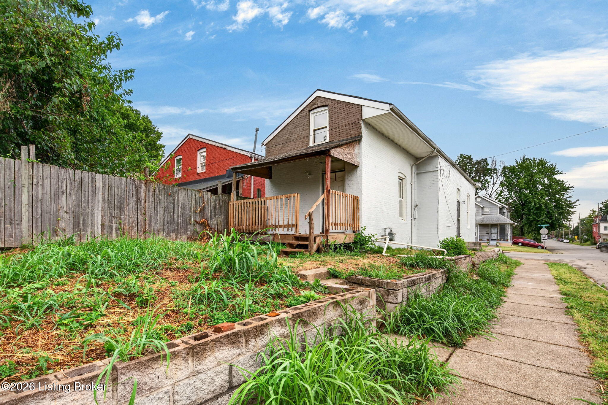 526 Dr W. J. Hodge St