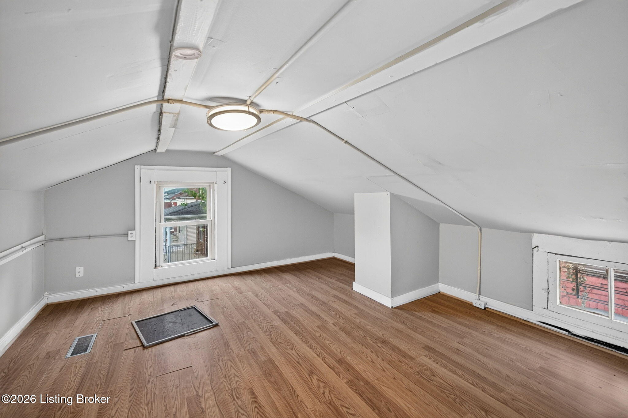526 Dr W. J. Hodge St