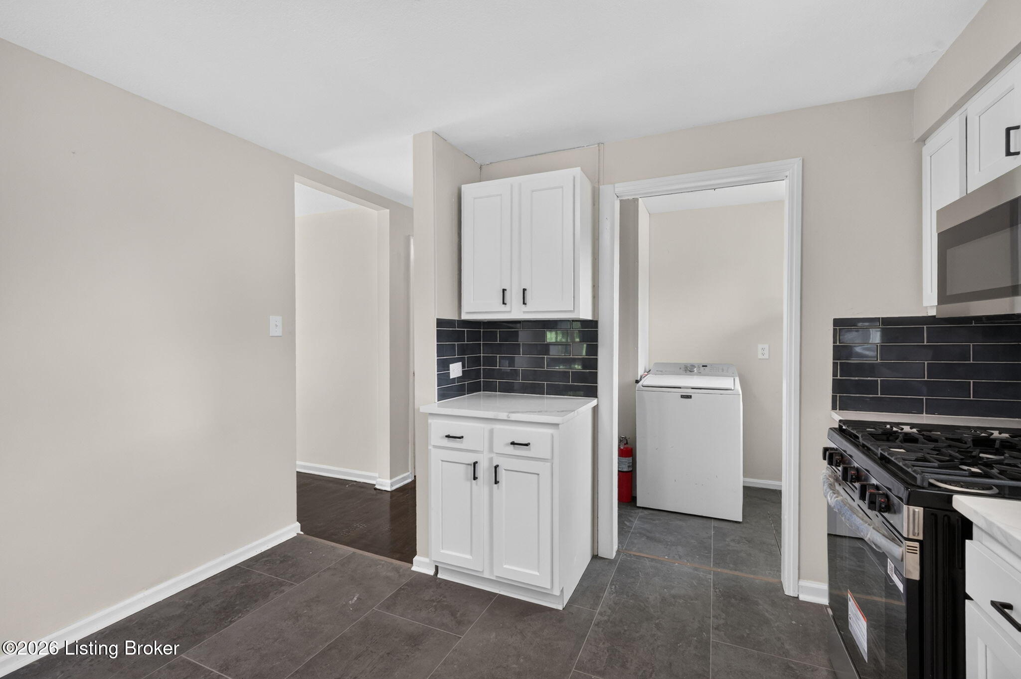 2424 Weber Ln