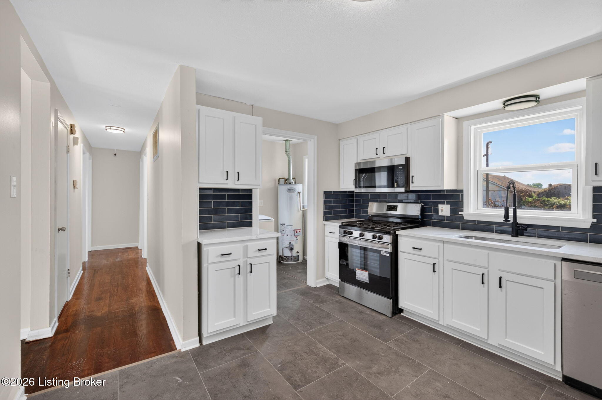 2424 Weber Ln