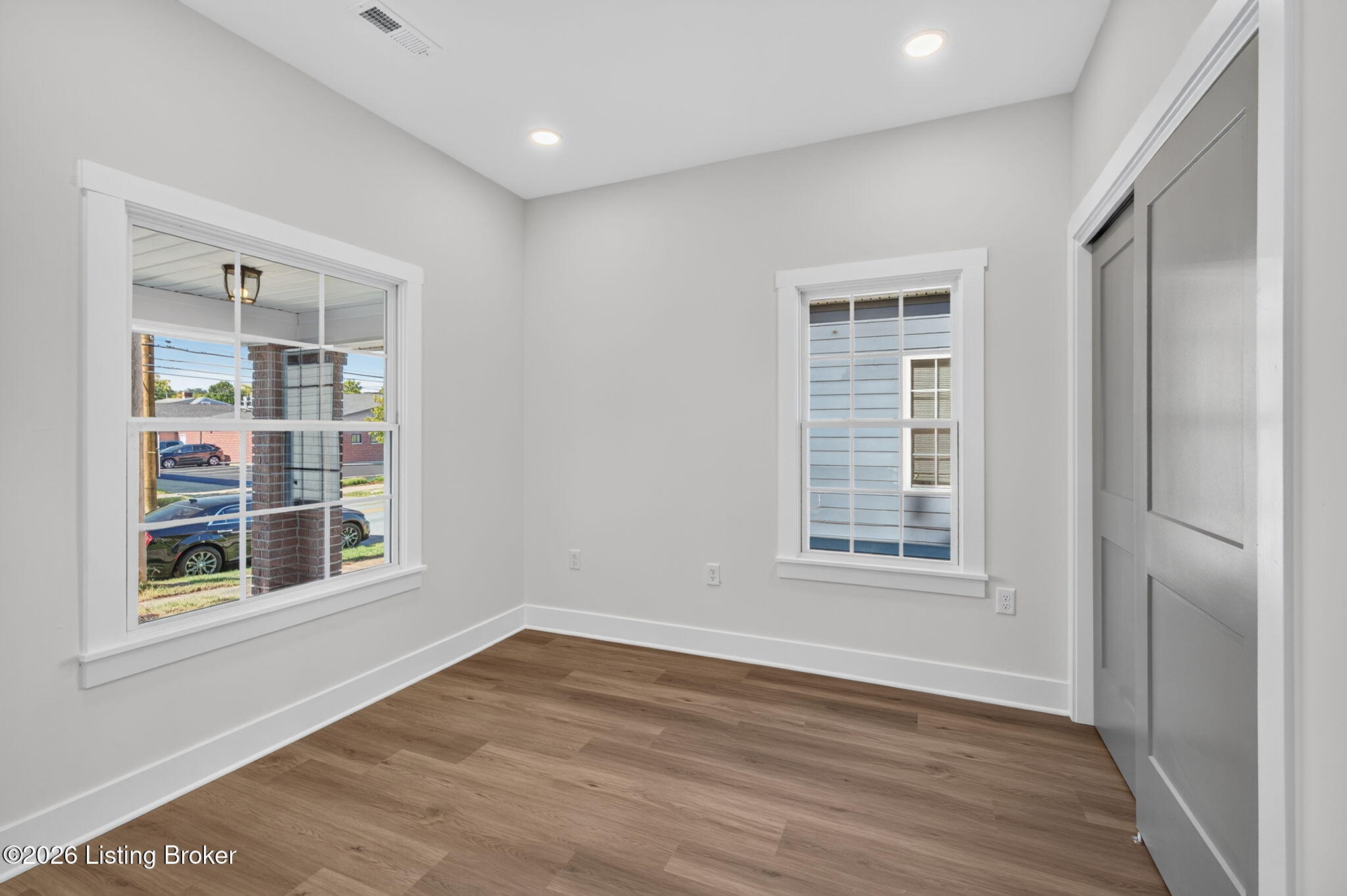 821 E Burnett Ave