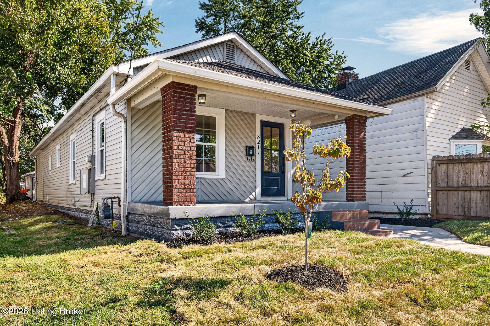 821 E Burnett Ave