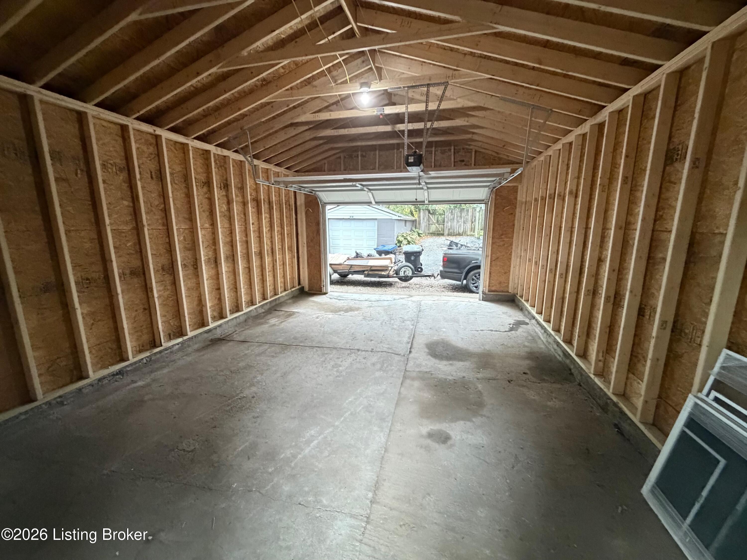 821 E Burnett Ave