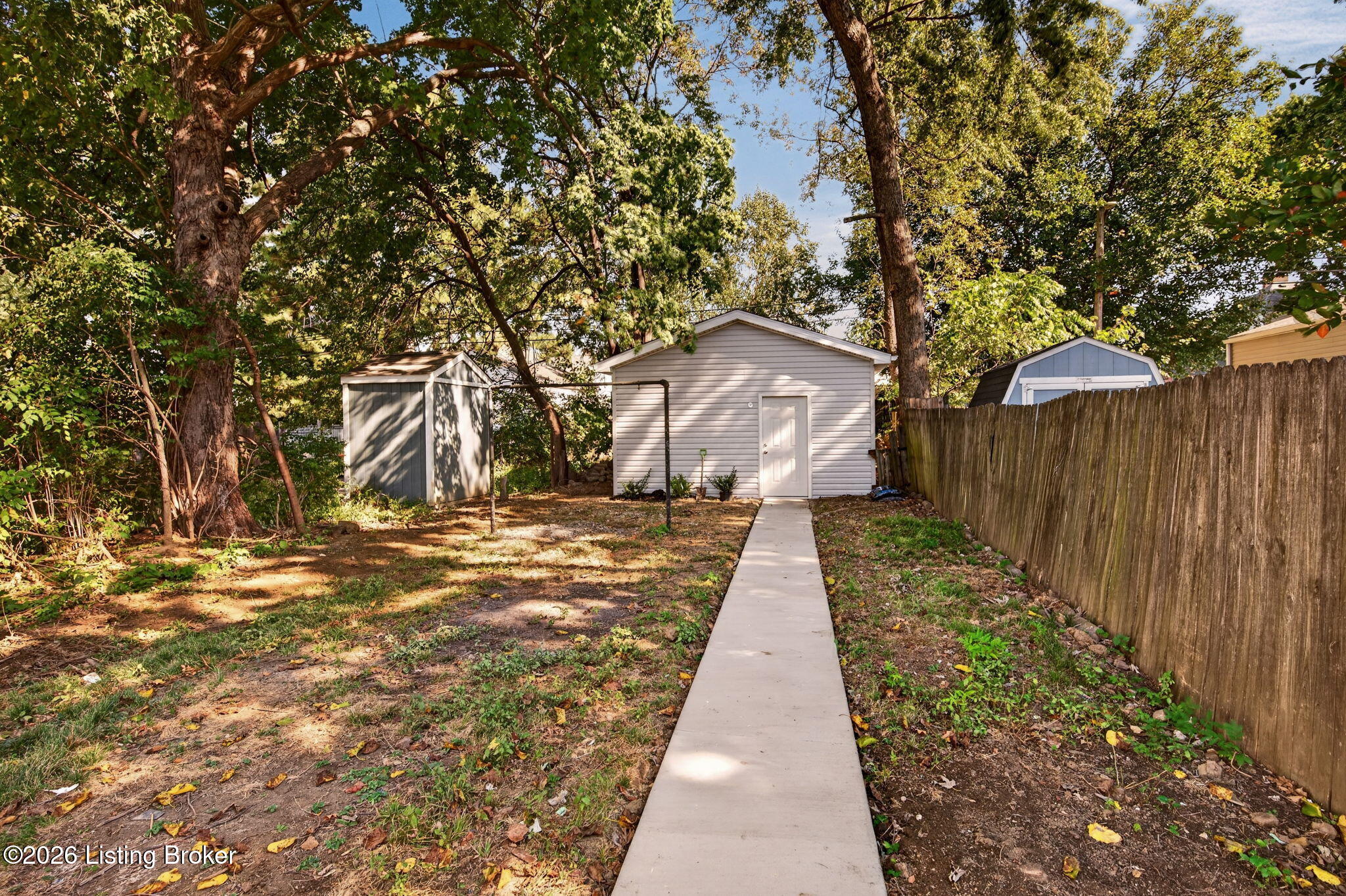 821 E Burnett Ave