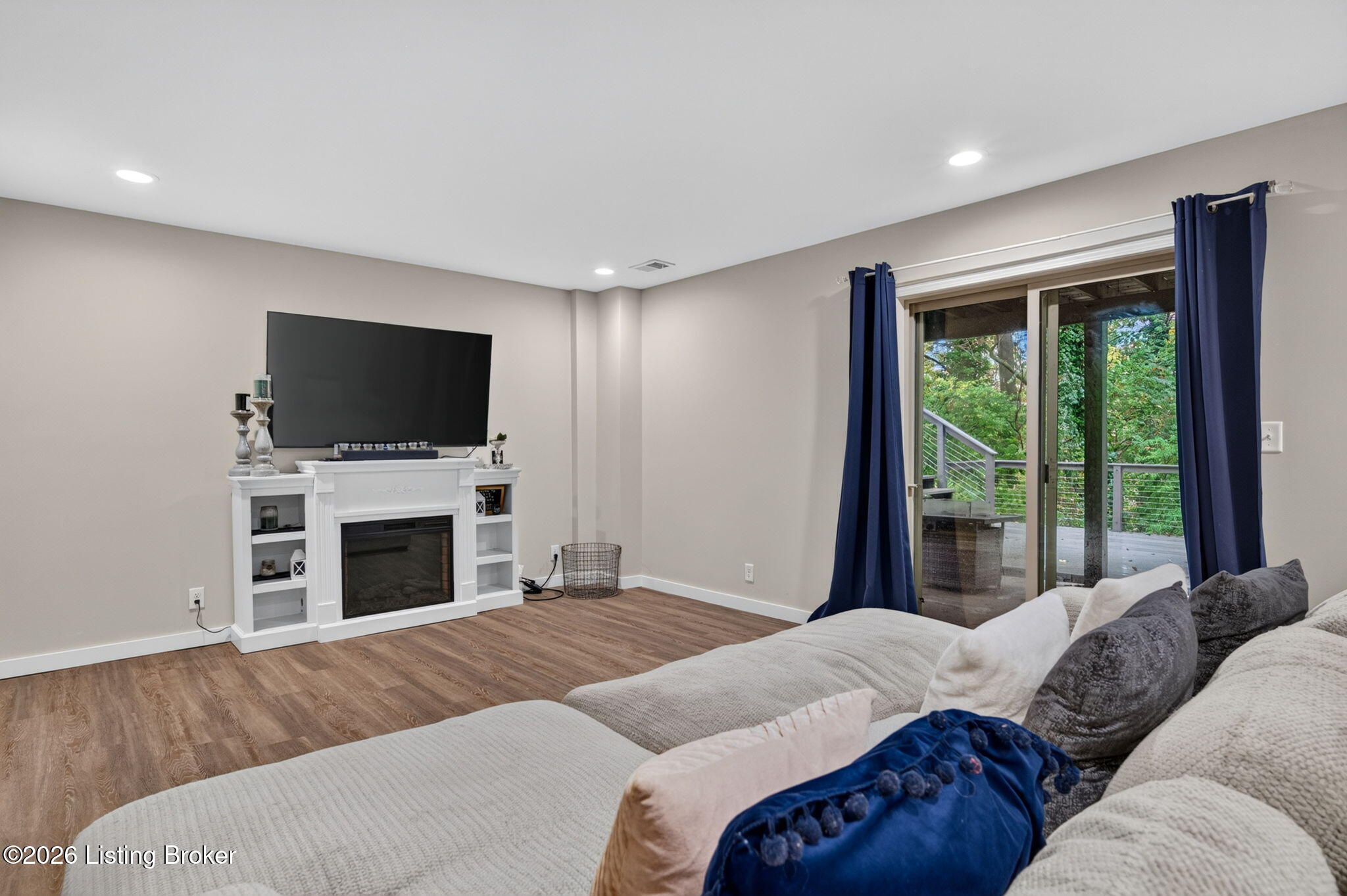 2303 Phoenix Hill Dr