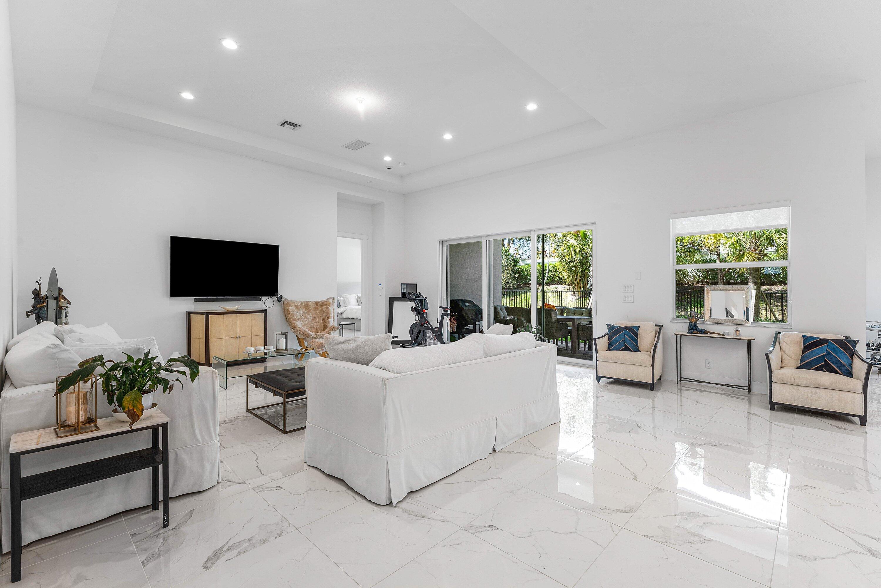 9256 Crestview Circle