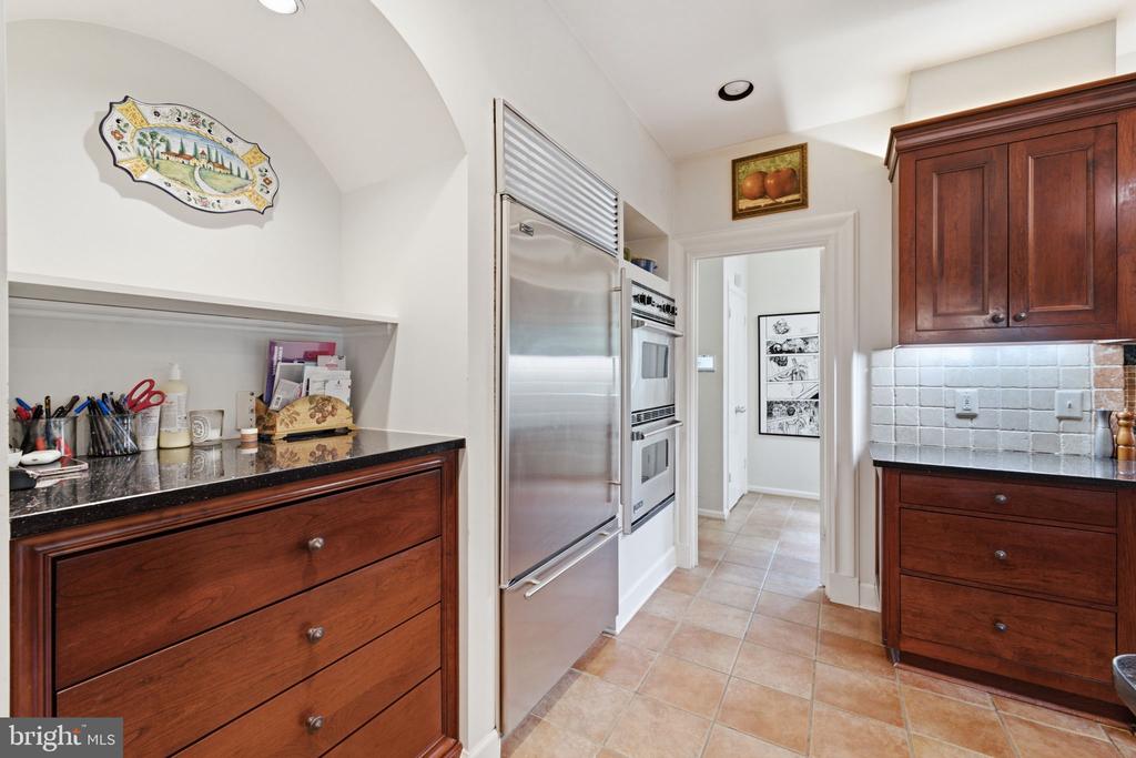 8004 SPLIT OAK DRIVE