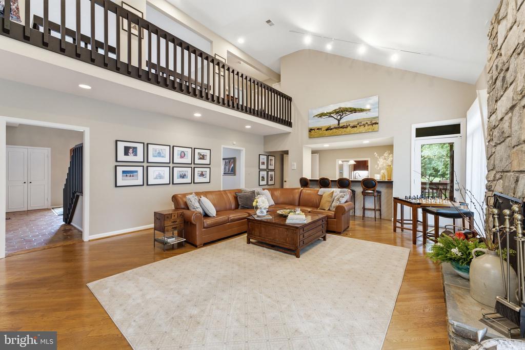 8004 SPLIT OAK DRIVE