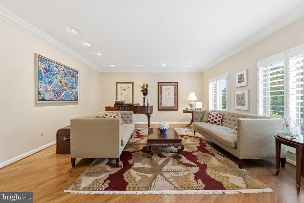 8004 SPLIT OAK DRIVE