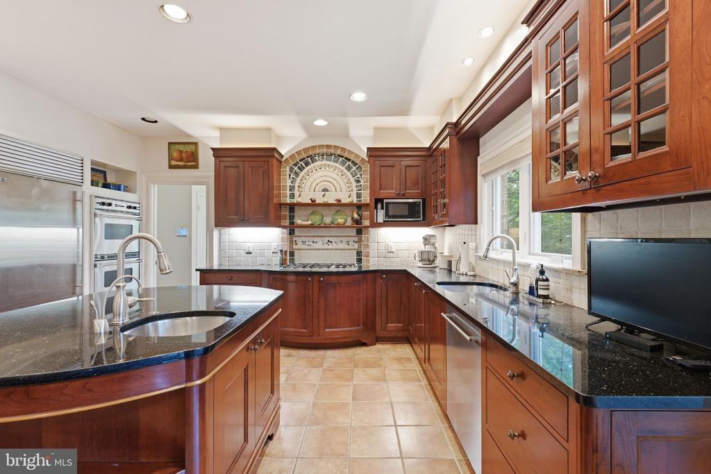 8004 SPLIT OAK DRIVE