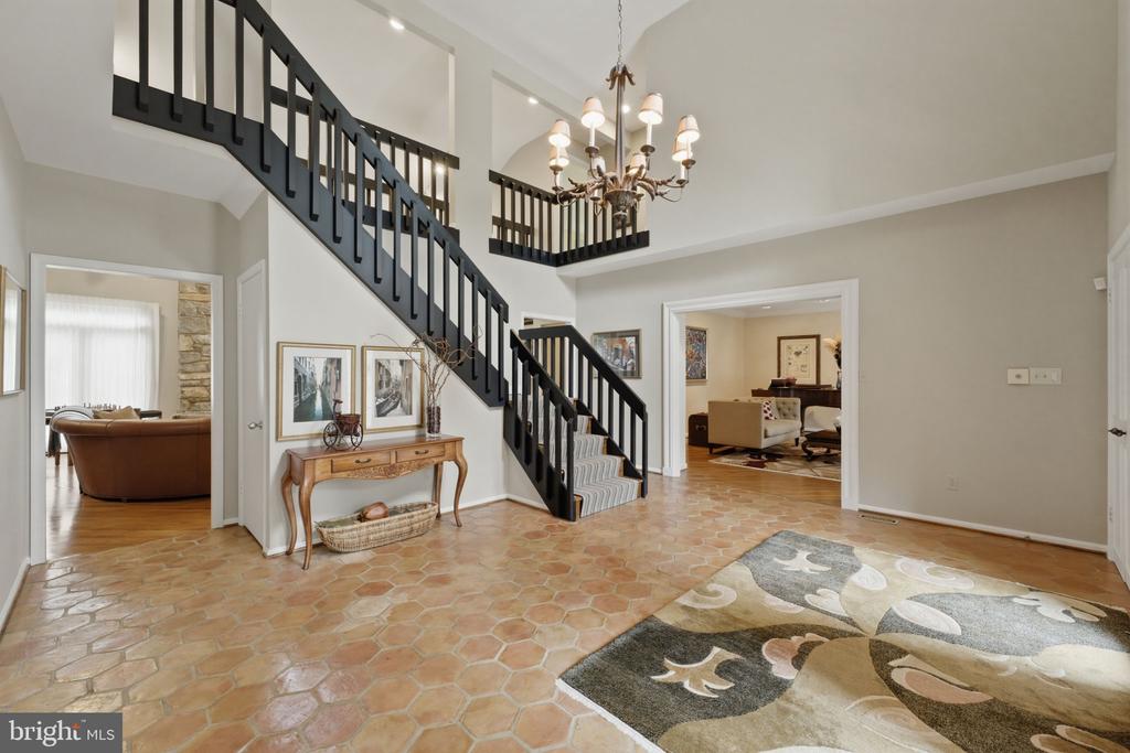 8004 SPLIT OAK DRIVE