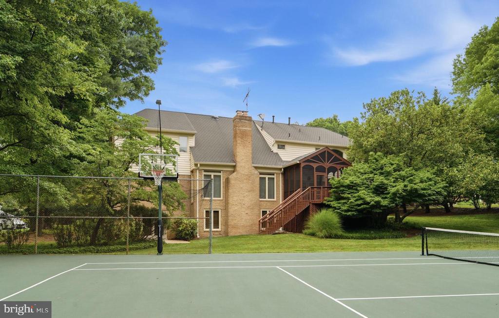 8004 SPLIT OAK DRIVE