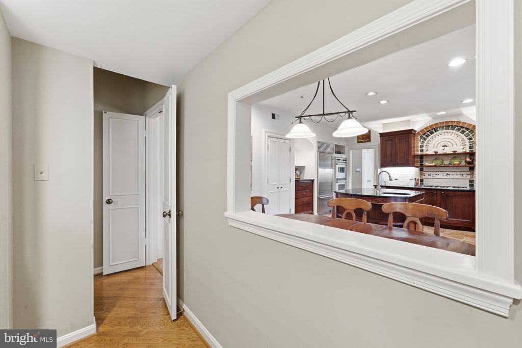 8004 SPLIT OAK DRIVE