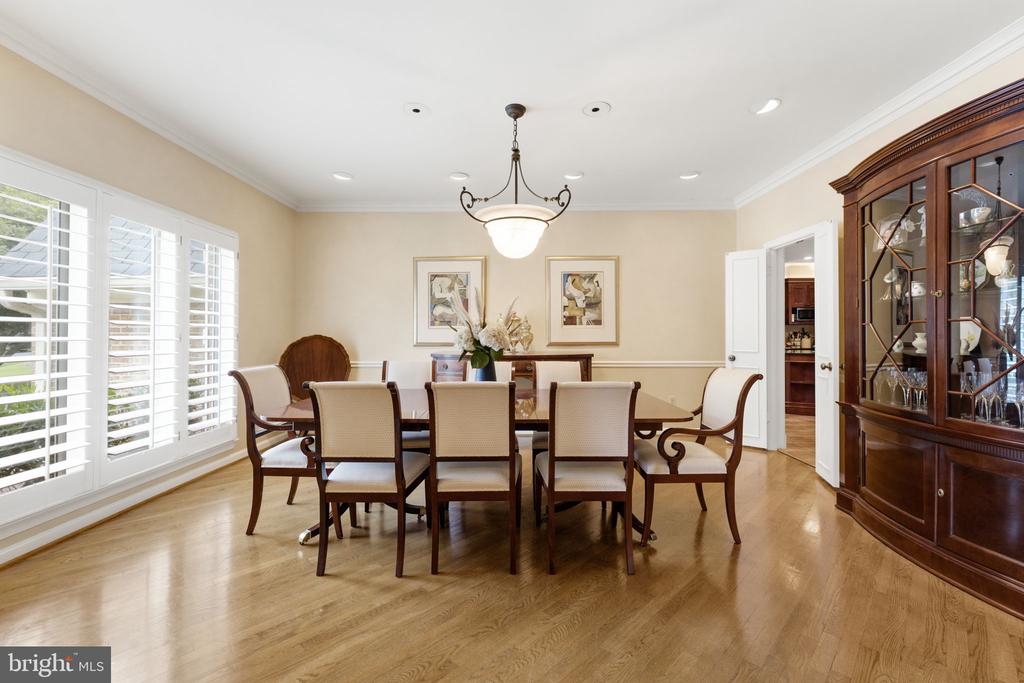 8004 SPLIT OAK DRIVE