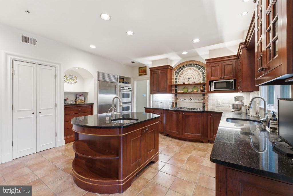 8004 SPLIT OAK DRIVE