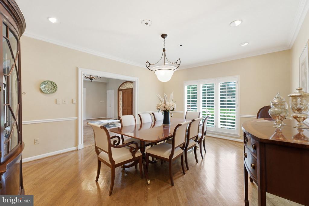 8004 SPLIT OAK DRIVE