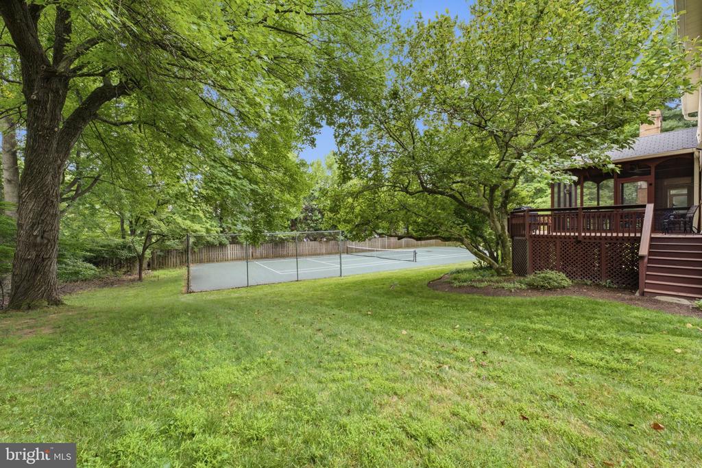 8004 SPLIT OAK DRIVE