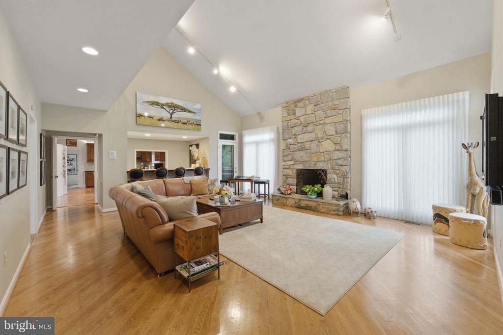 8004 SPLIT OAK DRIVE