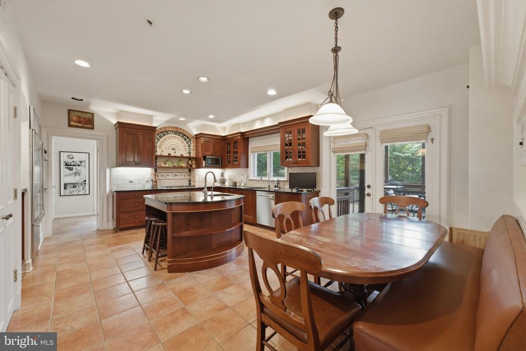 8004 SPLIT OAK DRIVE