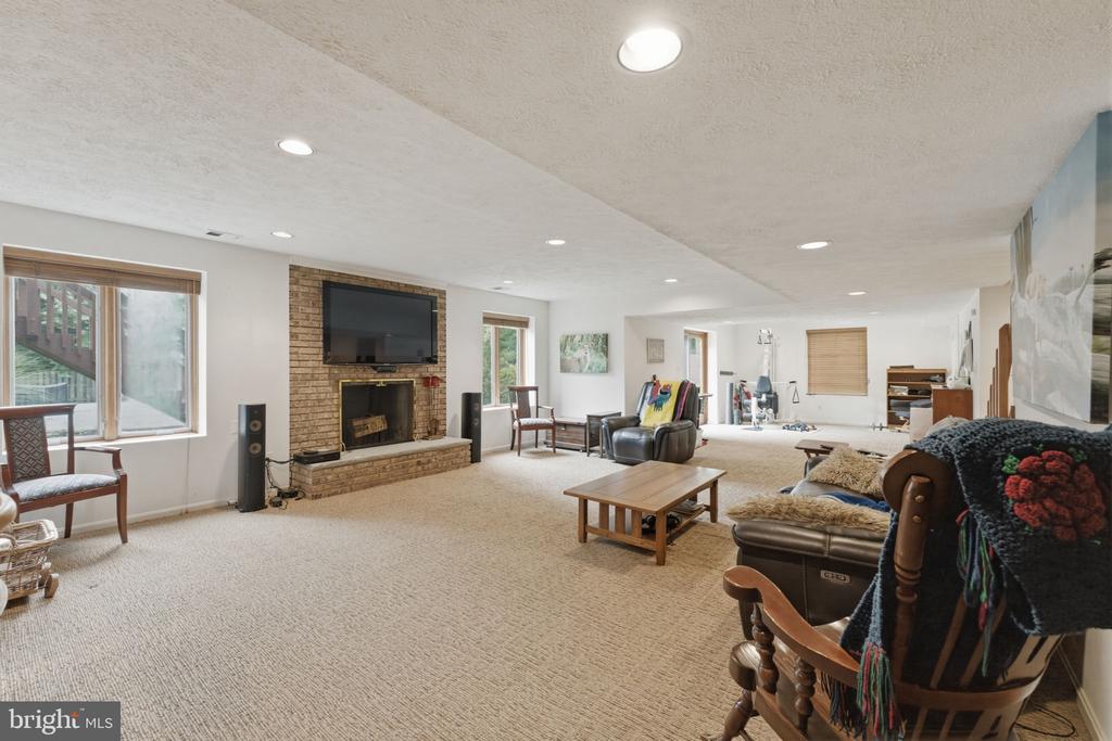 8004 SPLIT OAK DRIVE