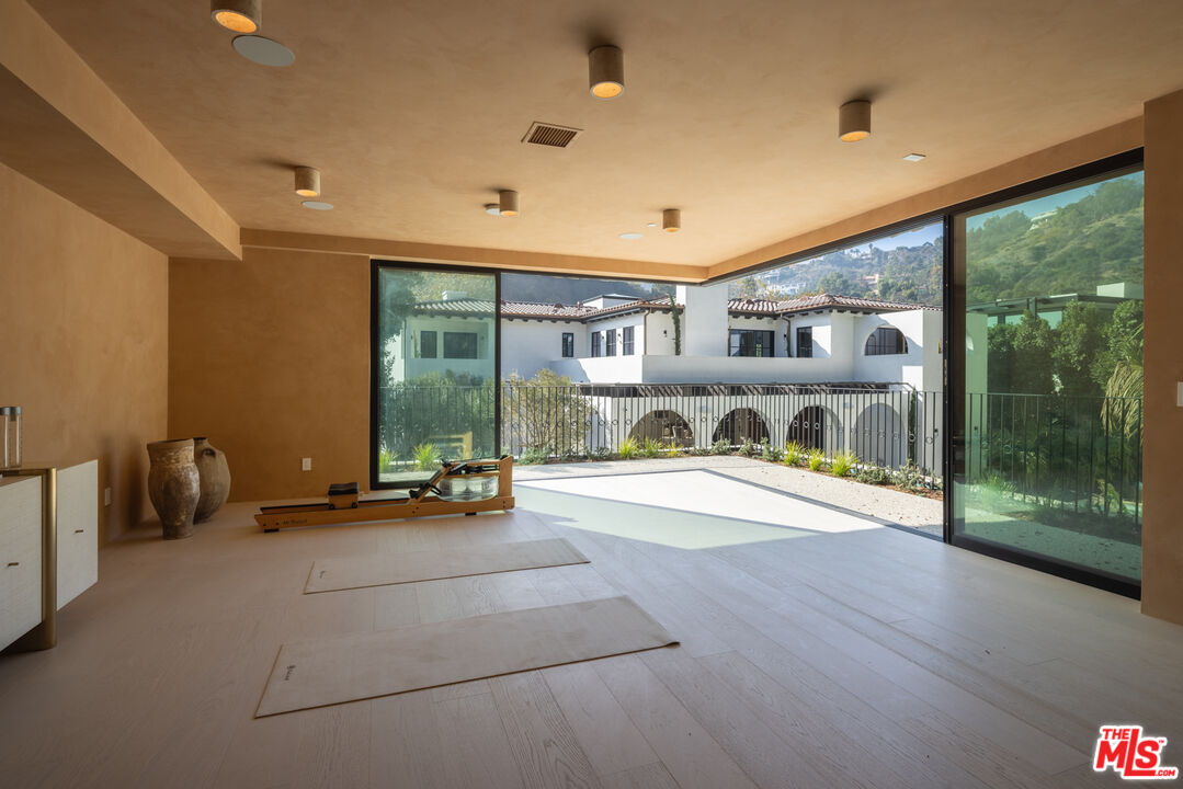 966 Stone Canyon Rd