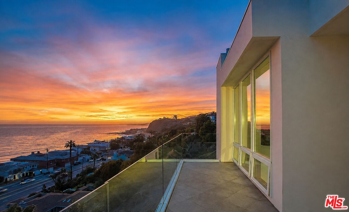 21484 Paseo Portola