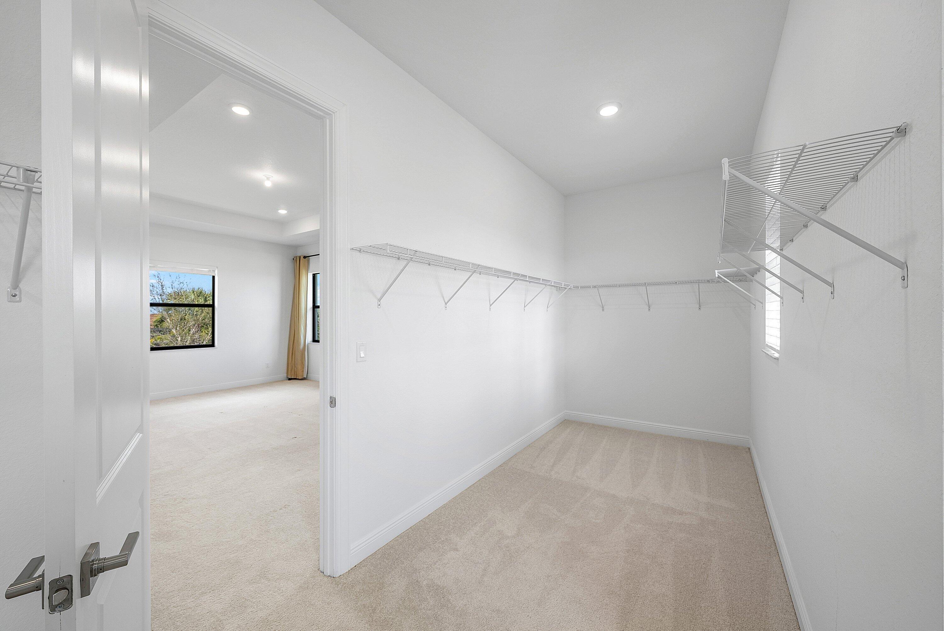 12035 N Baypoint Cir