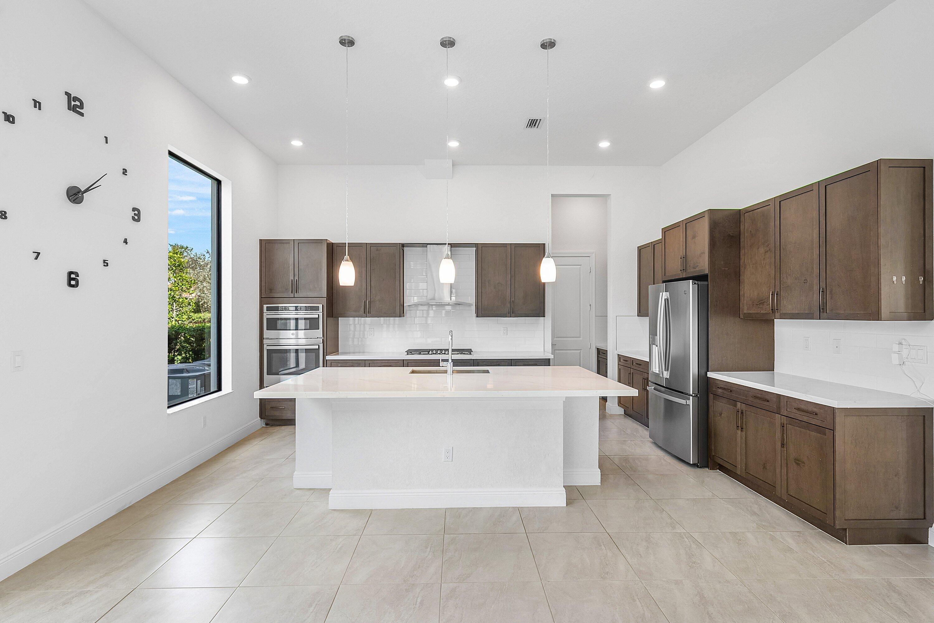 12035 N Baypoint Cir