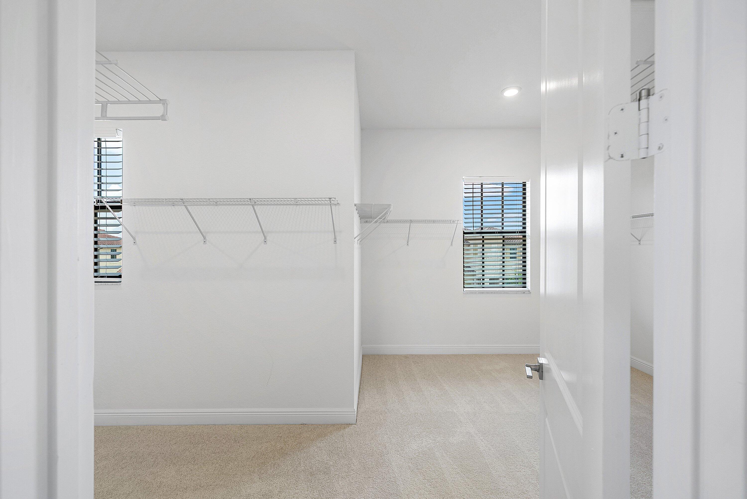 12035 N Baypoint Cir