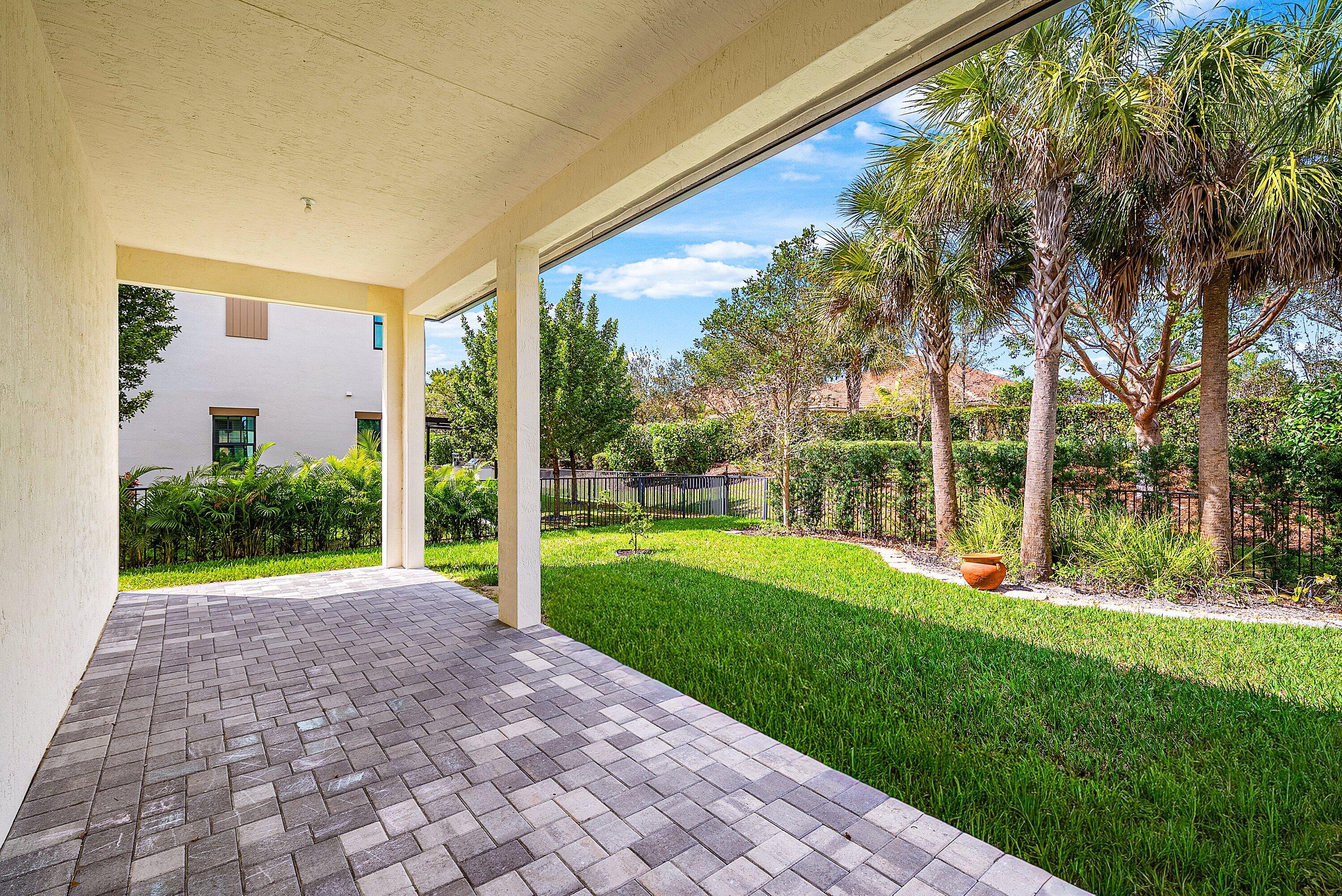 12035 N Baypoint Cir