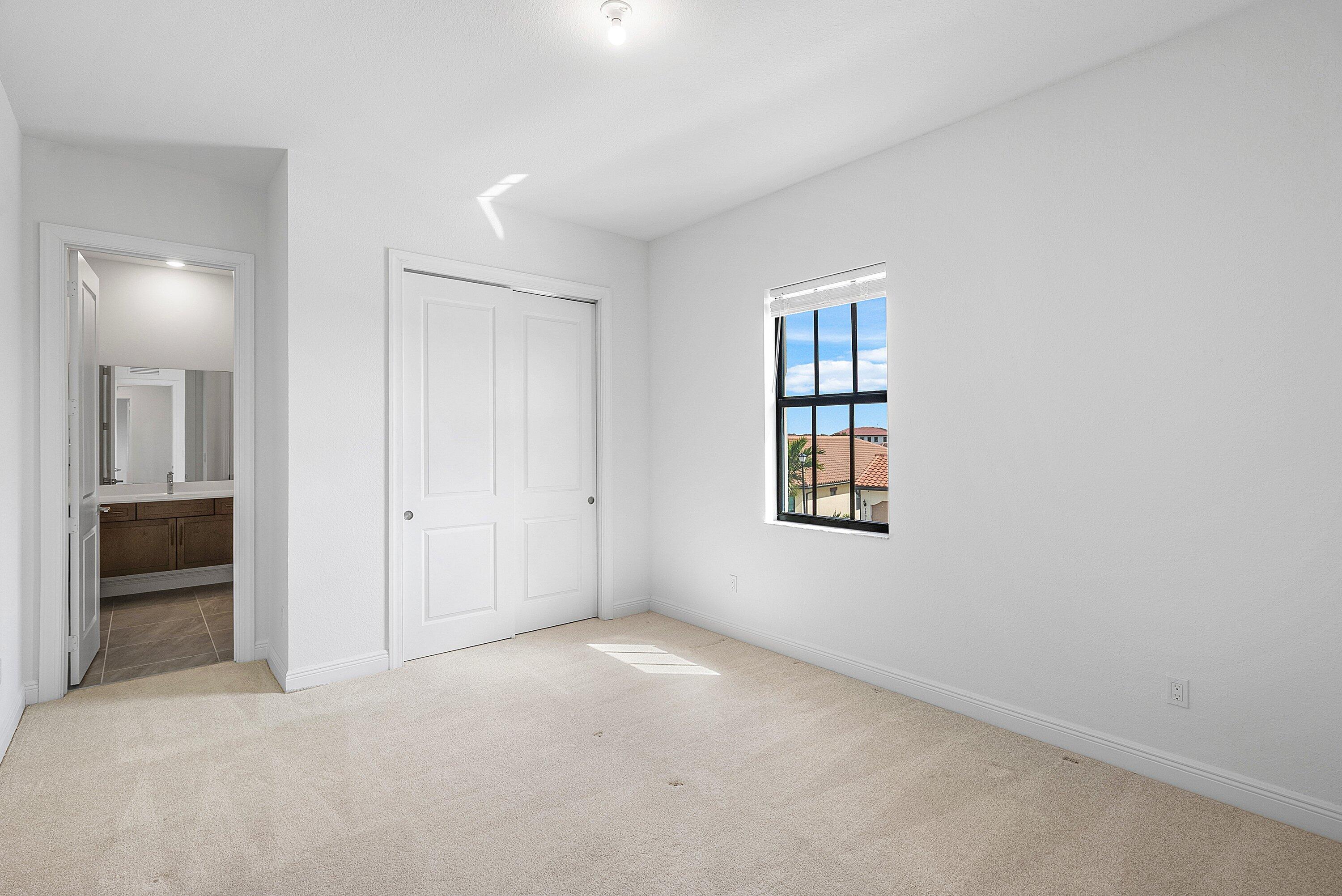 12035 N Baypoint Cir