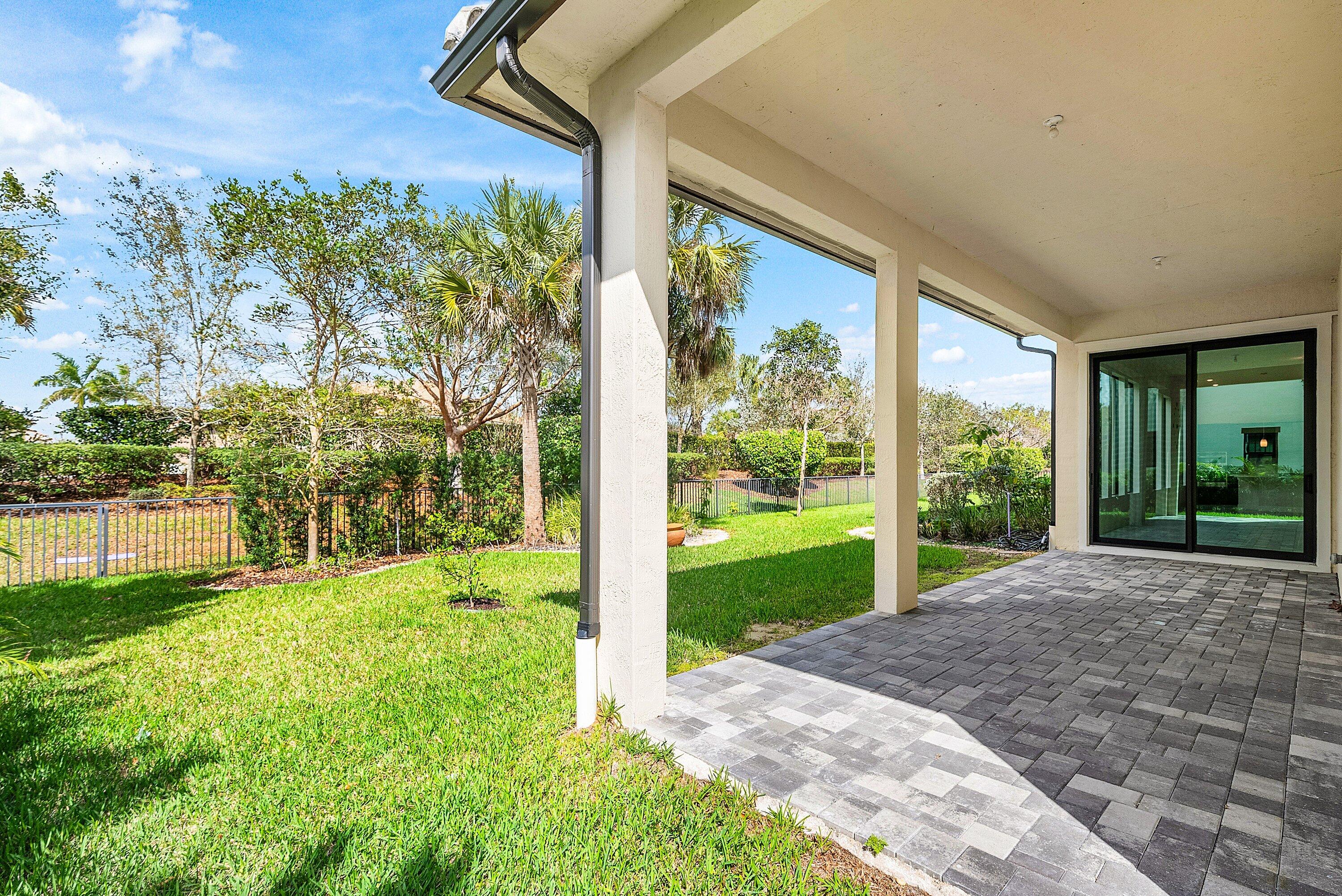 12035 N Baypoint Cir