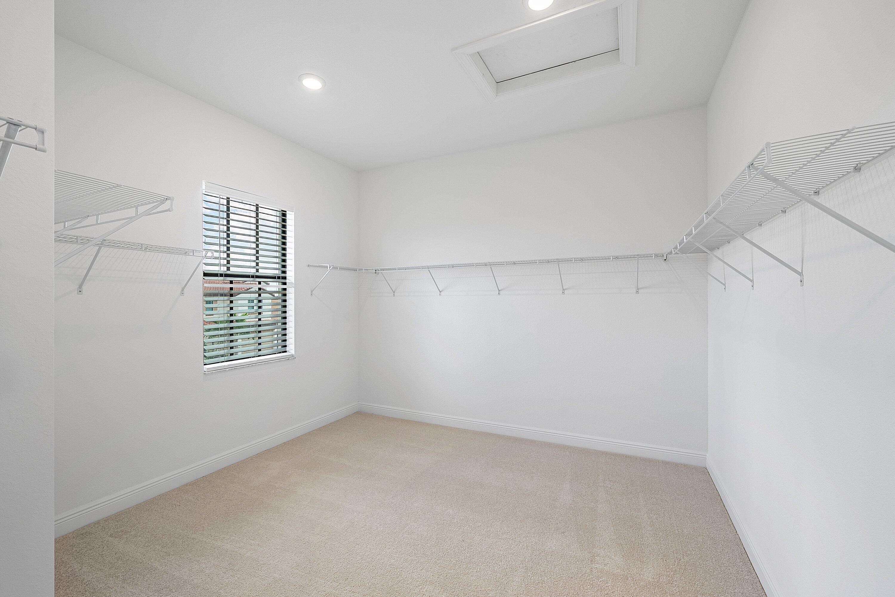 12035 N Baypoint Cir