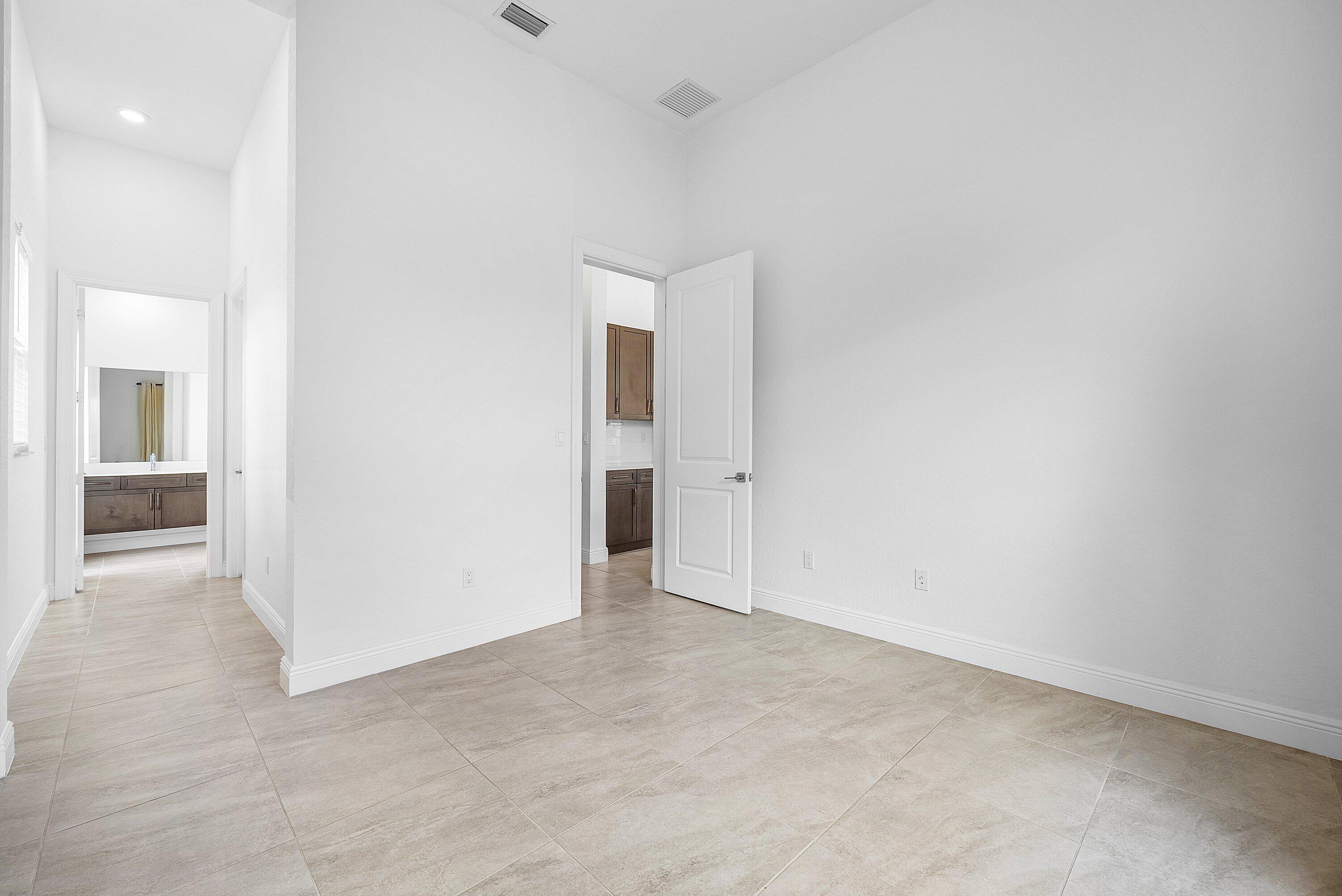 12035 N Baypoint Cir