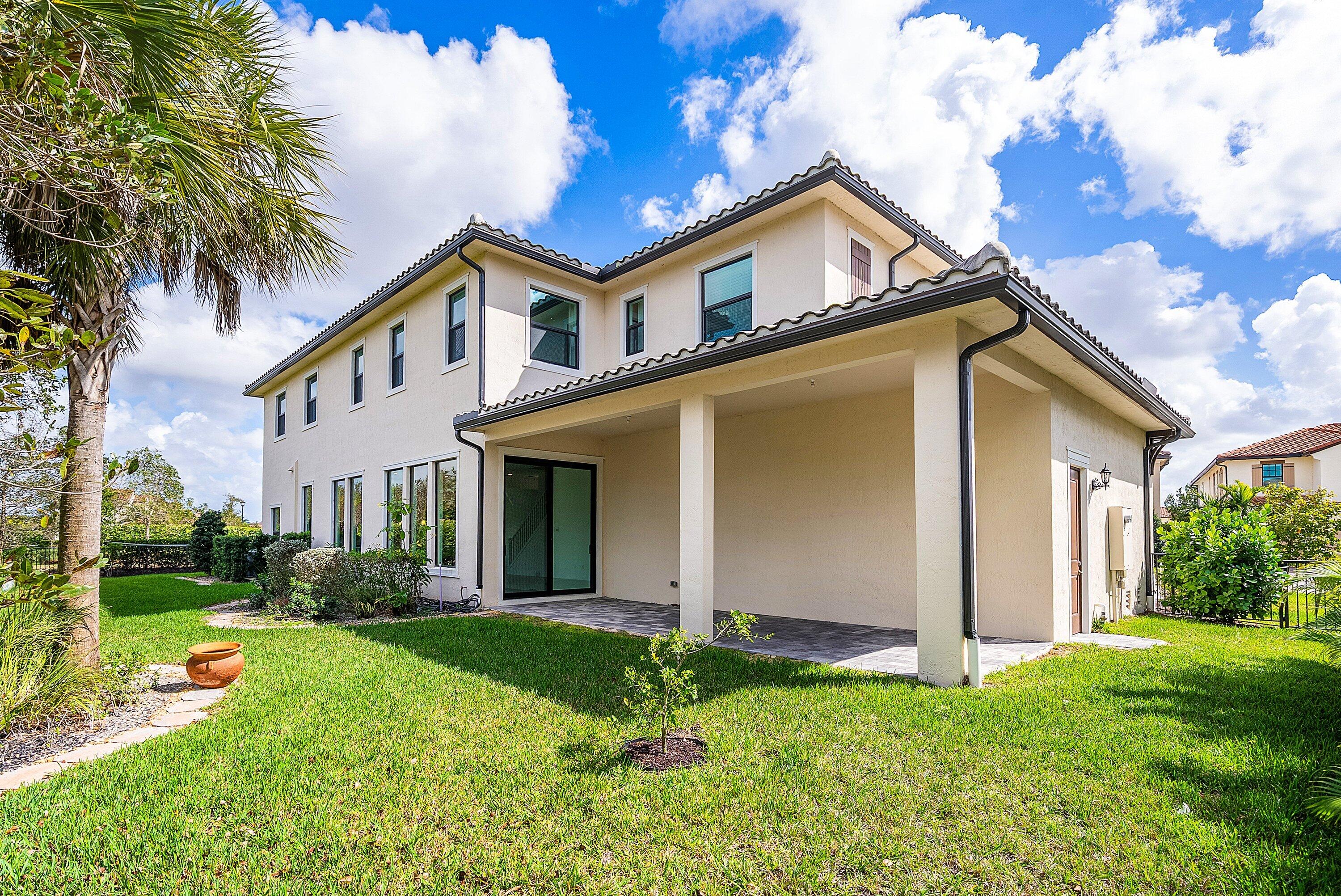 12035 N Baypoint Cir