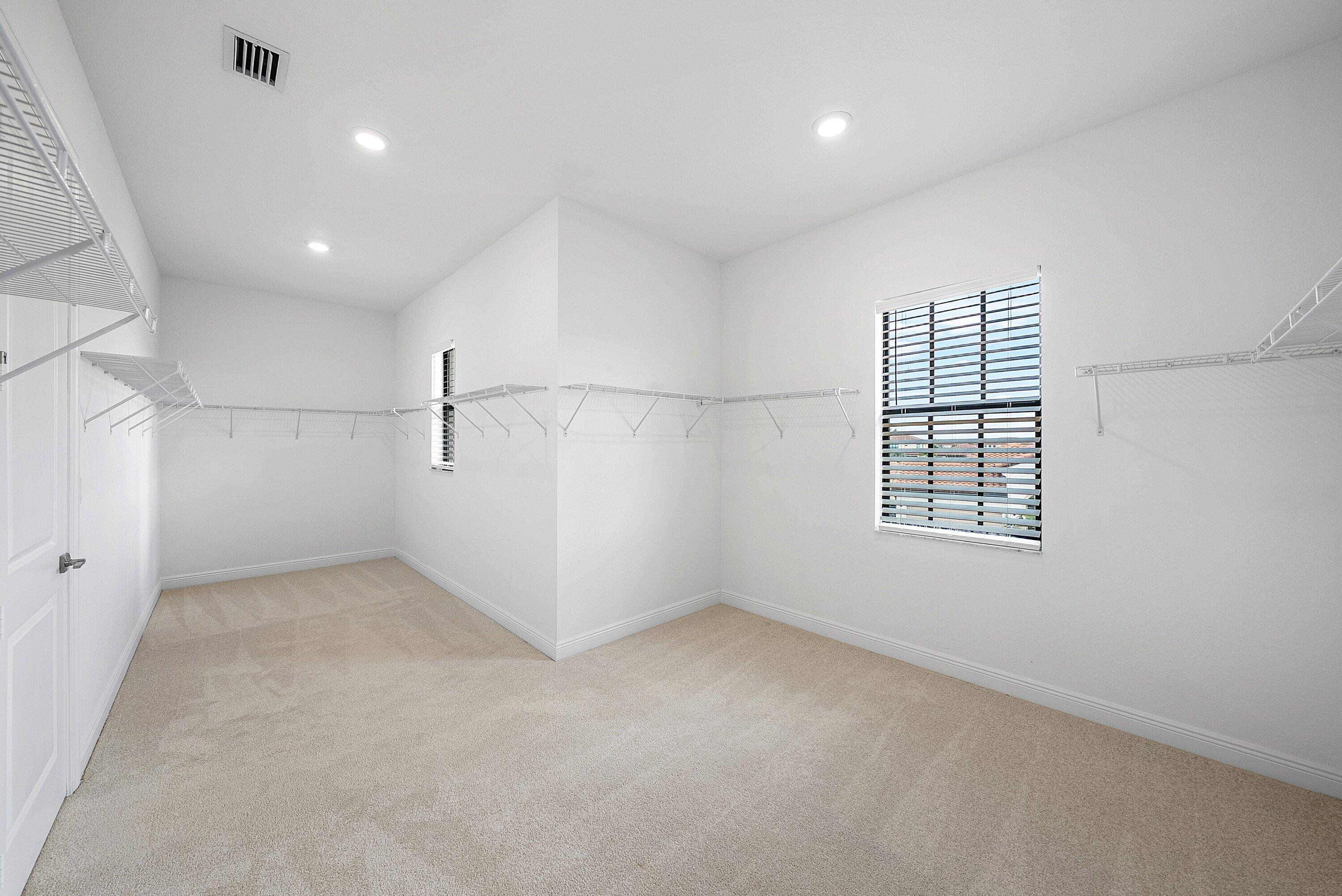 12035 N Baypoint Cir