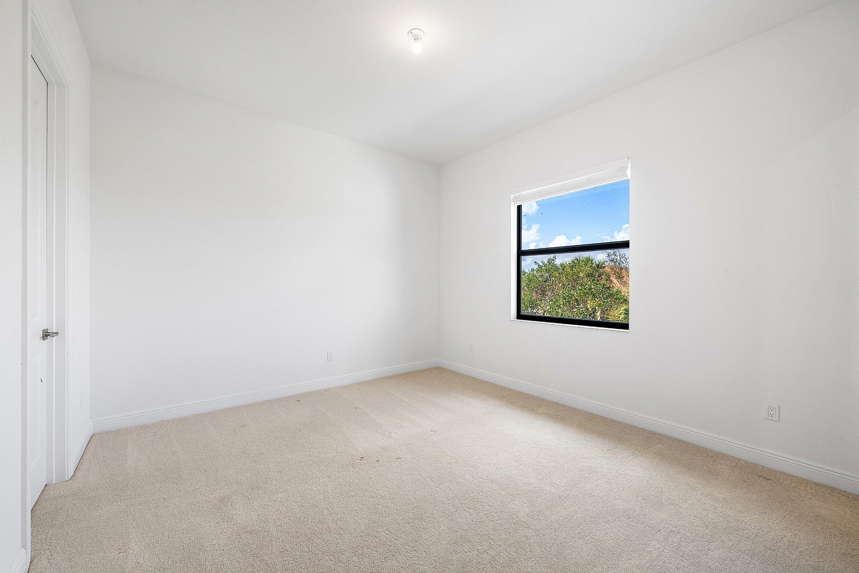 12035 N Baypoint Cir