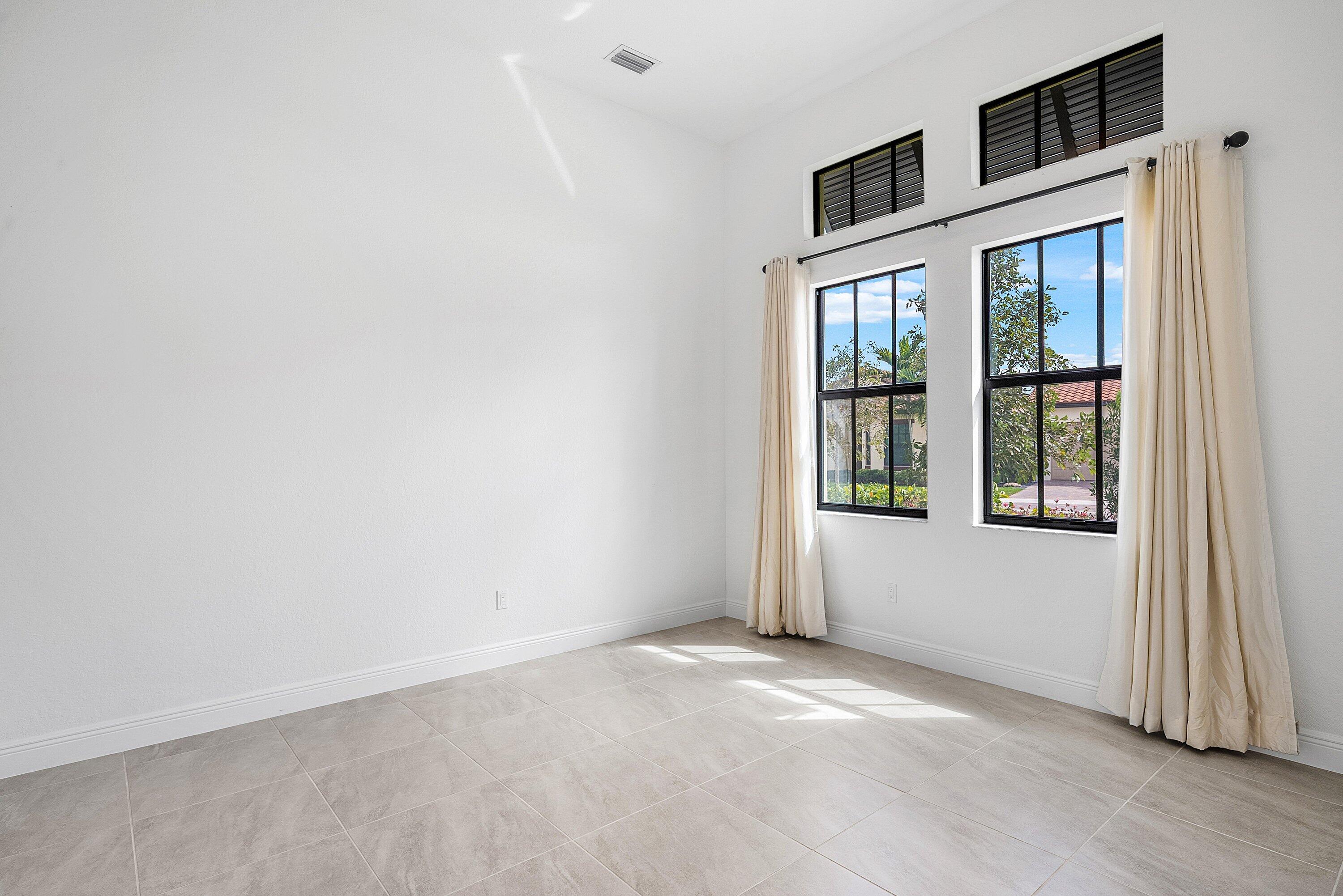 12035 N Baypoint Cir