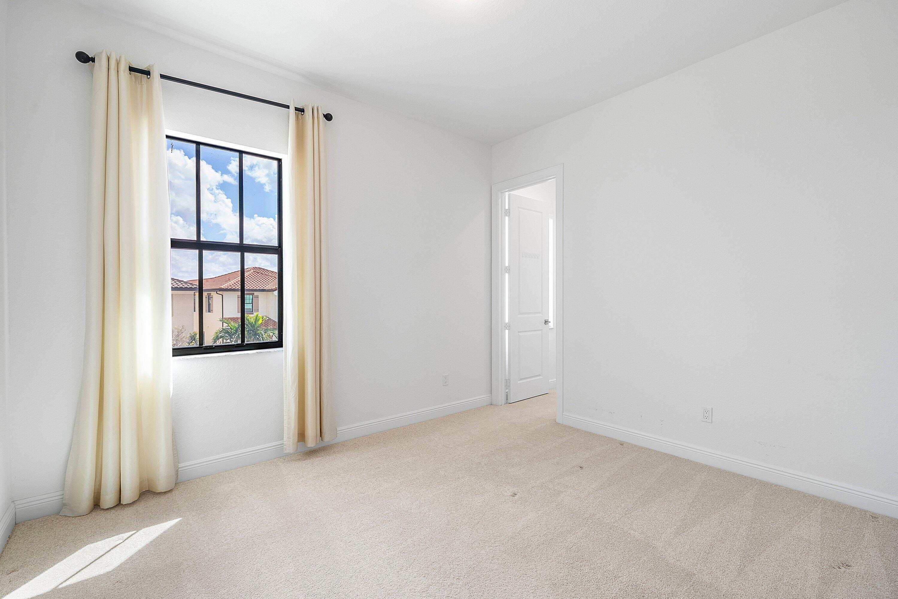 12035 N Baypoint Cir