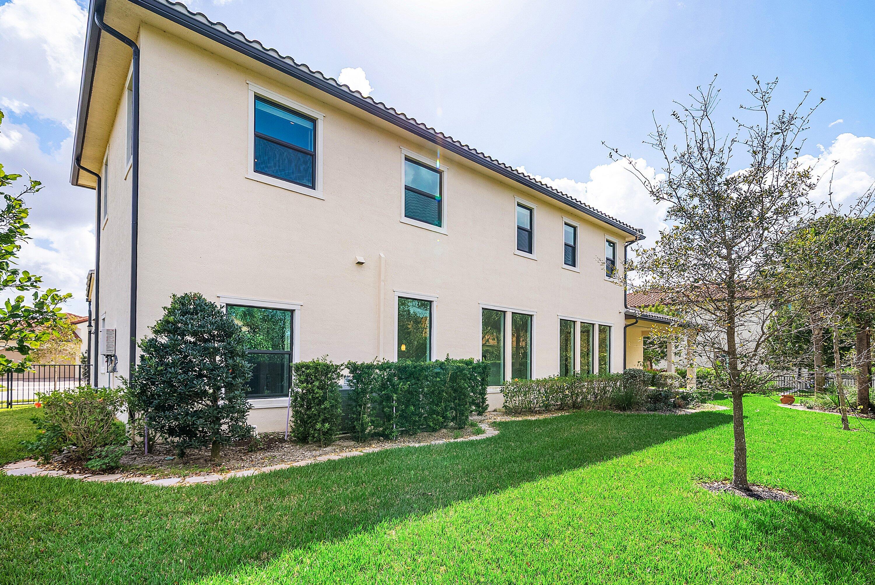12035 N Baypoint Cir