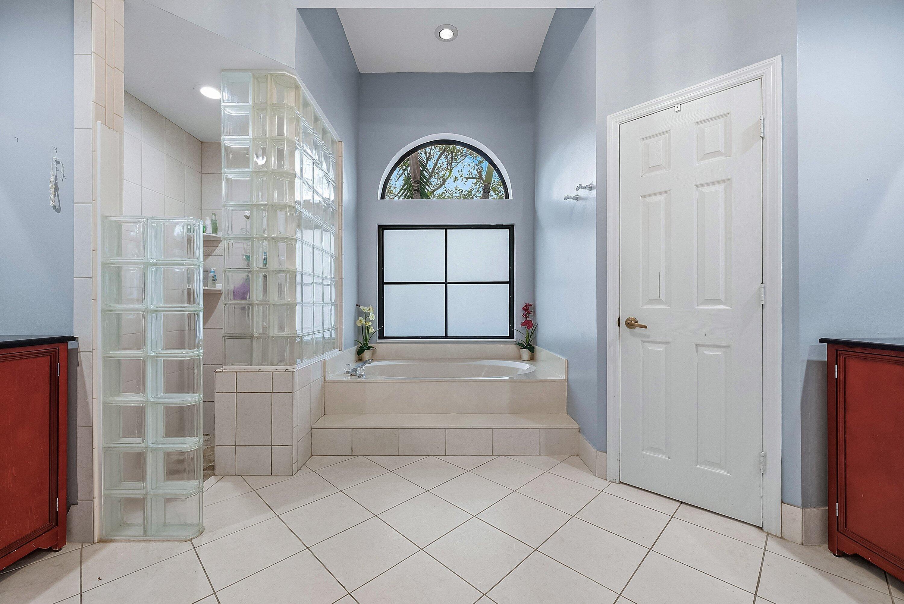 4447 NW 82nd Avenue
