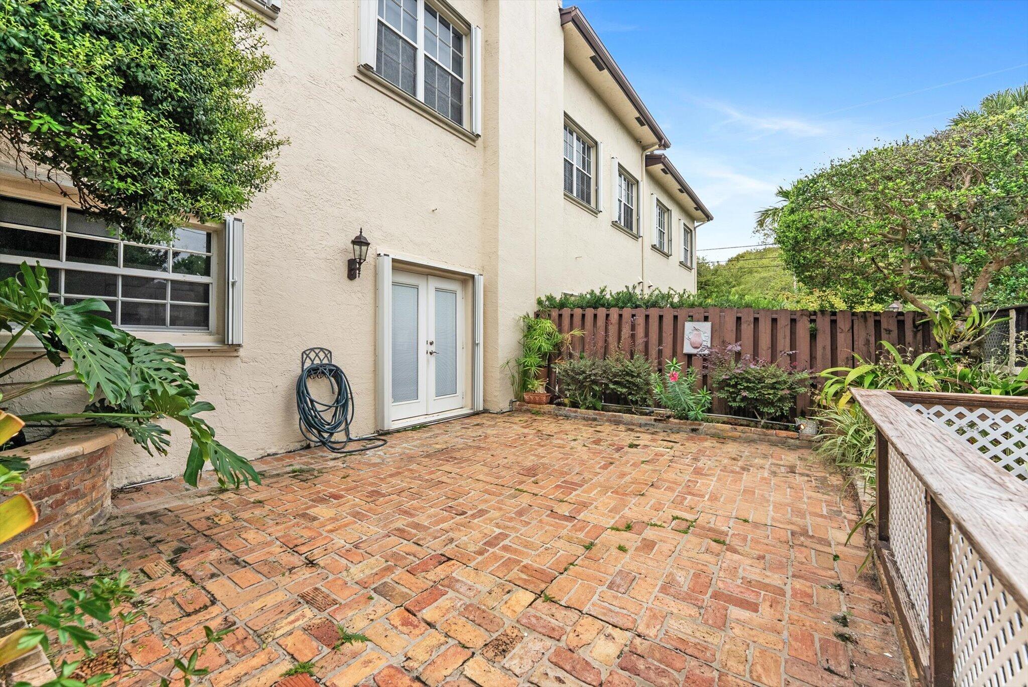 352 NE 7th Avenue