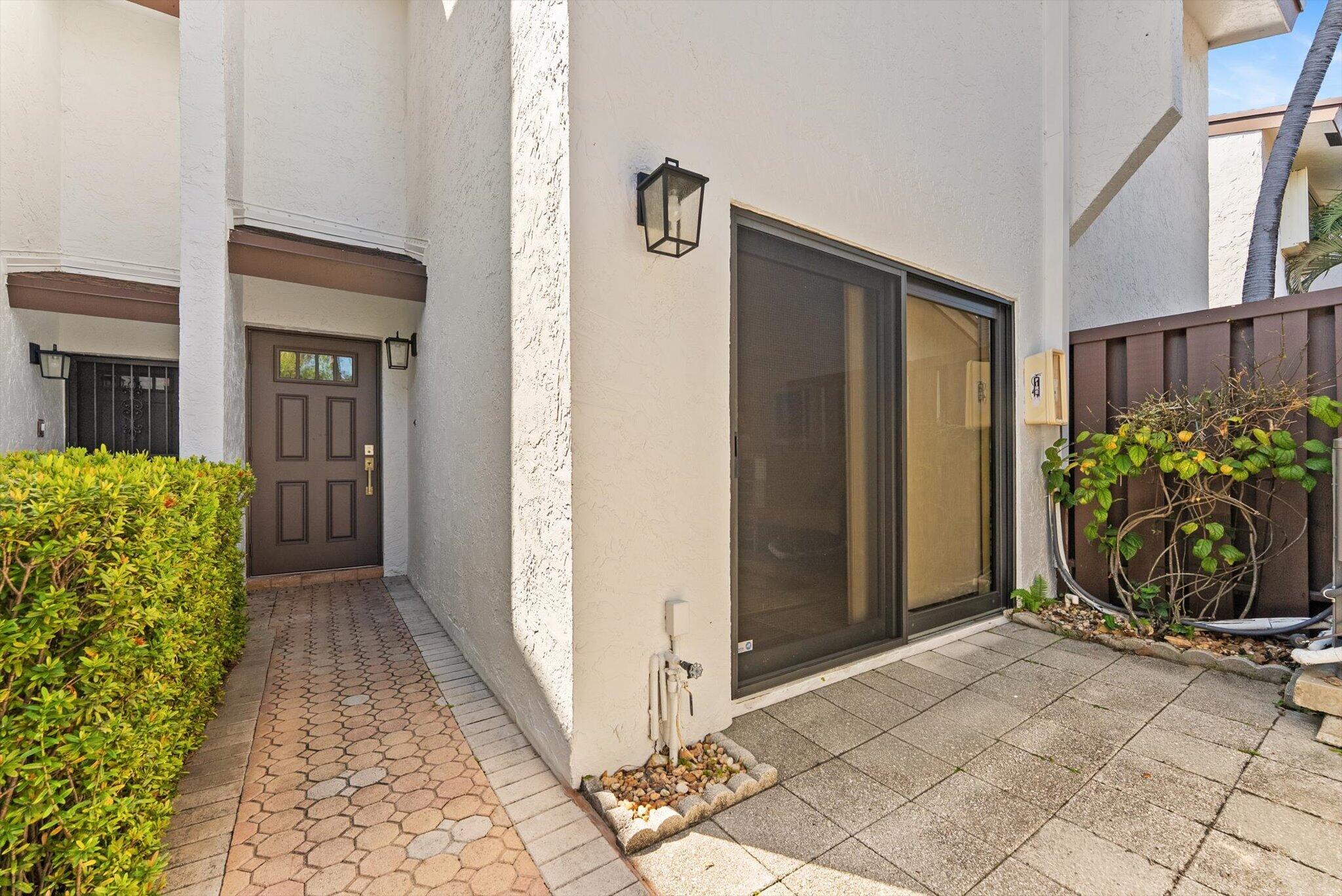1301 N Riverside Drive 10