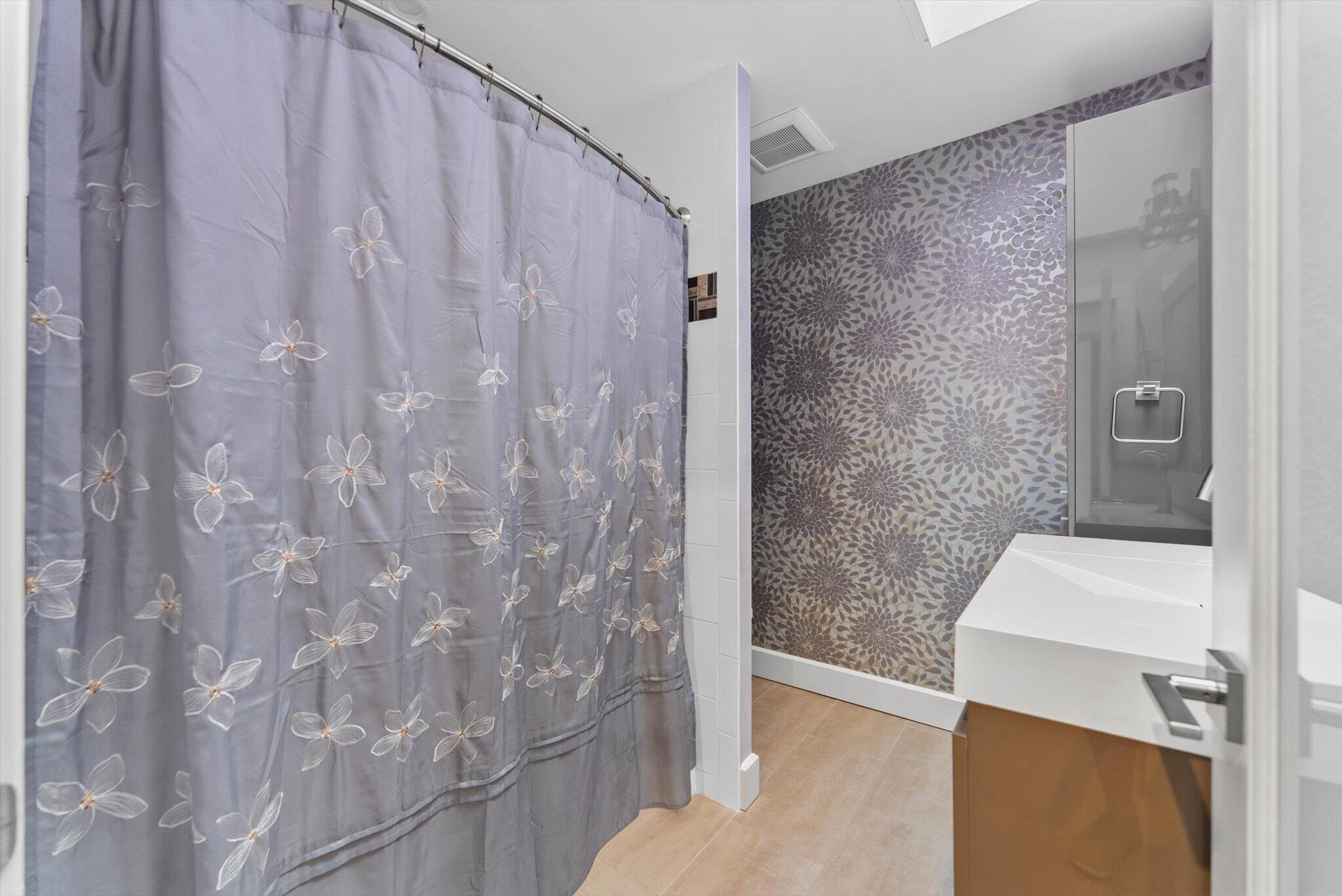 1301 N Riverside Drive 10