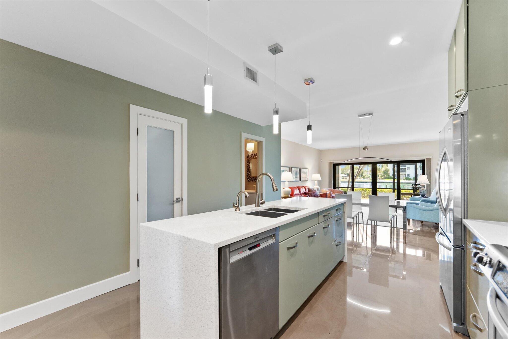 1301 N Riverside Drive 10