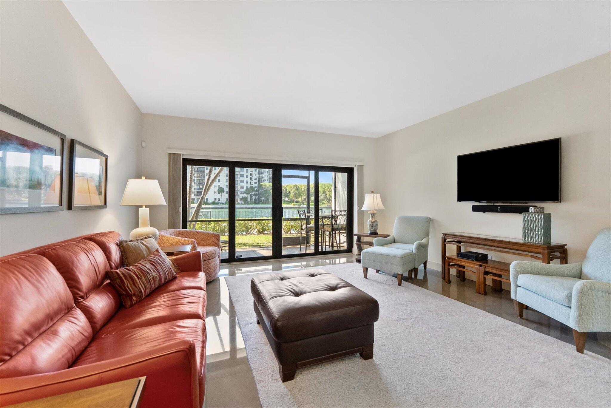 1301 N Riverside Drive 10