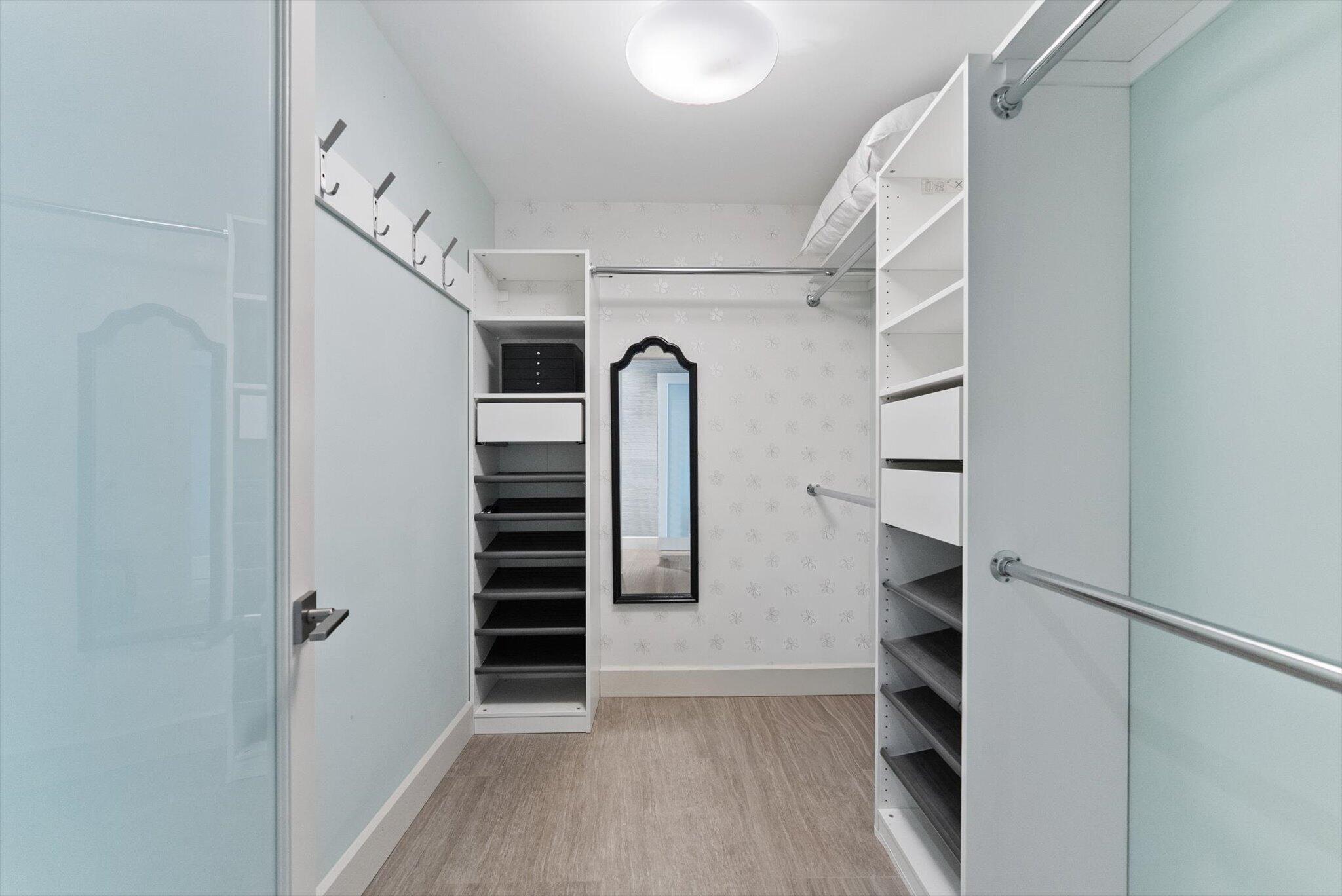 1301 N Riverside Drive 10