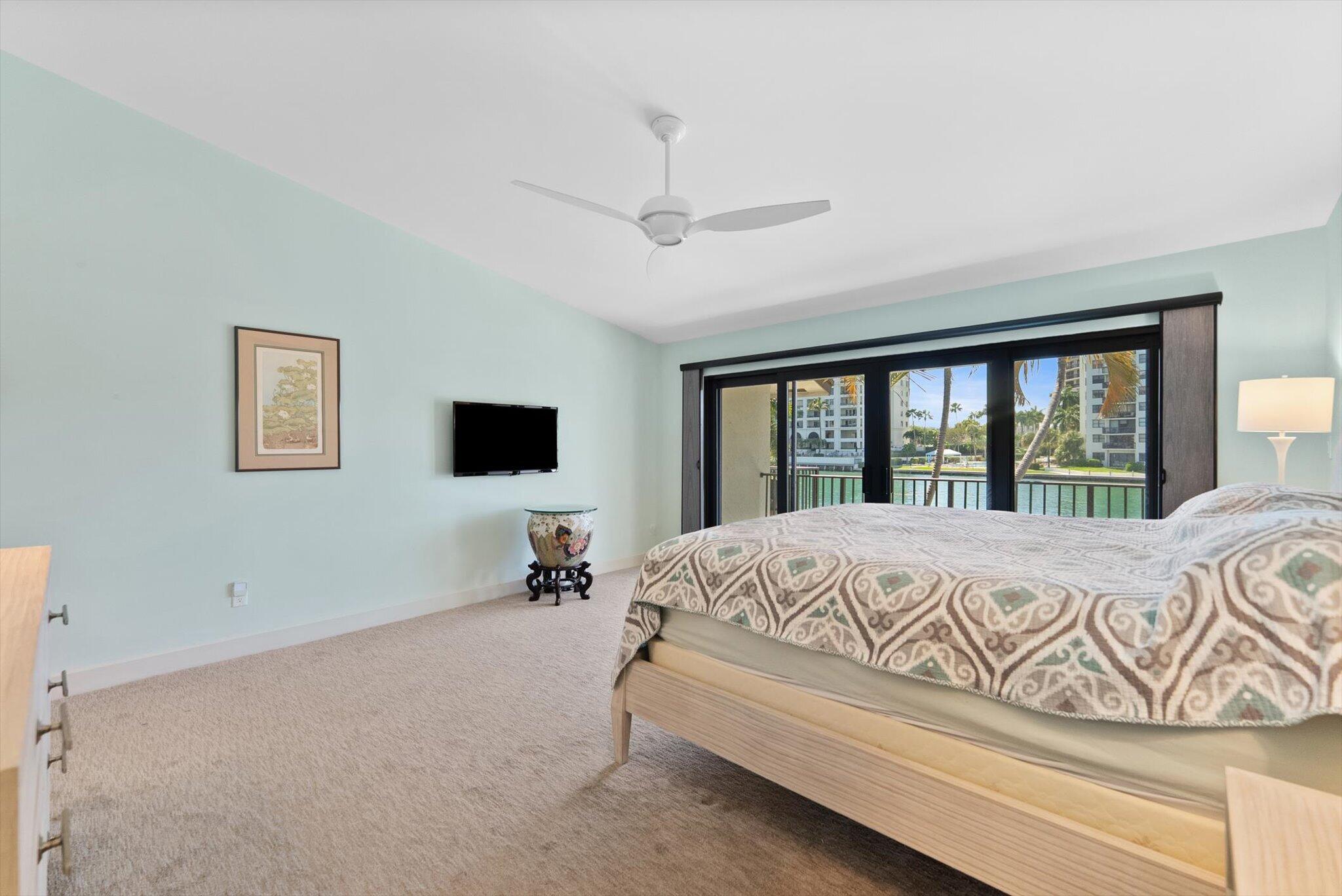 1301 N Riverside Drive 10
