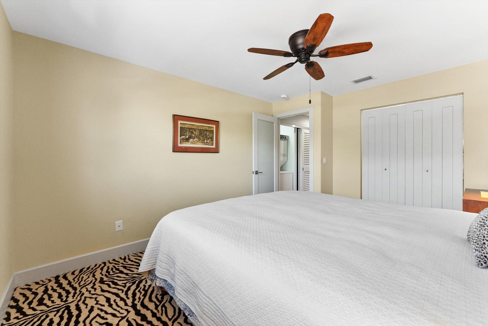 1301 N Riverside Drive 10